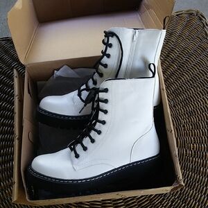Mix No. 6 White HOLLIN Combat Boots JUST LIKE NEW